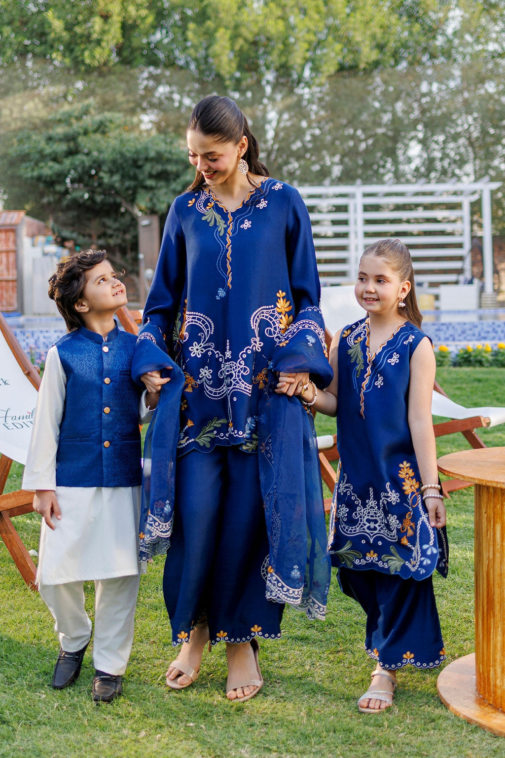 Dhanak | Signature Pret | ROYAL BLUE 2PCS EMBROIDERED KURTA WITH TROUSER