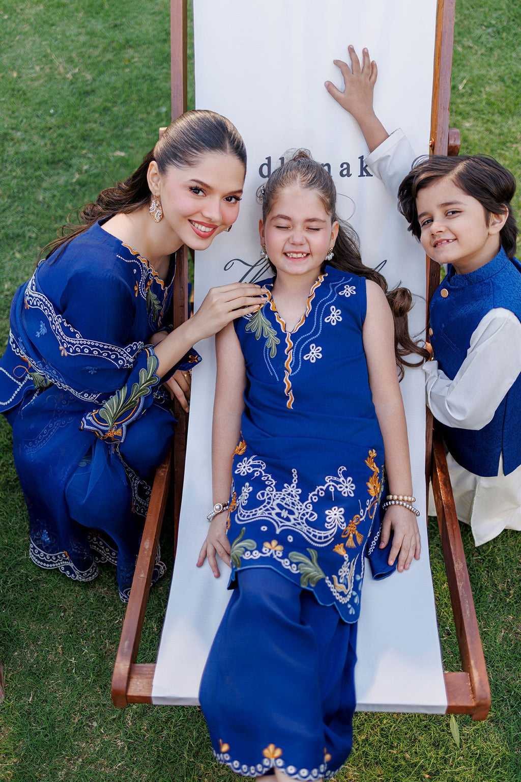Dhanak | Signature Pret | ROYAL BLUE 2PCS EMBROIDERED KURTA WITH TROUSER