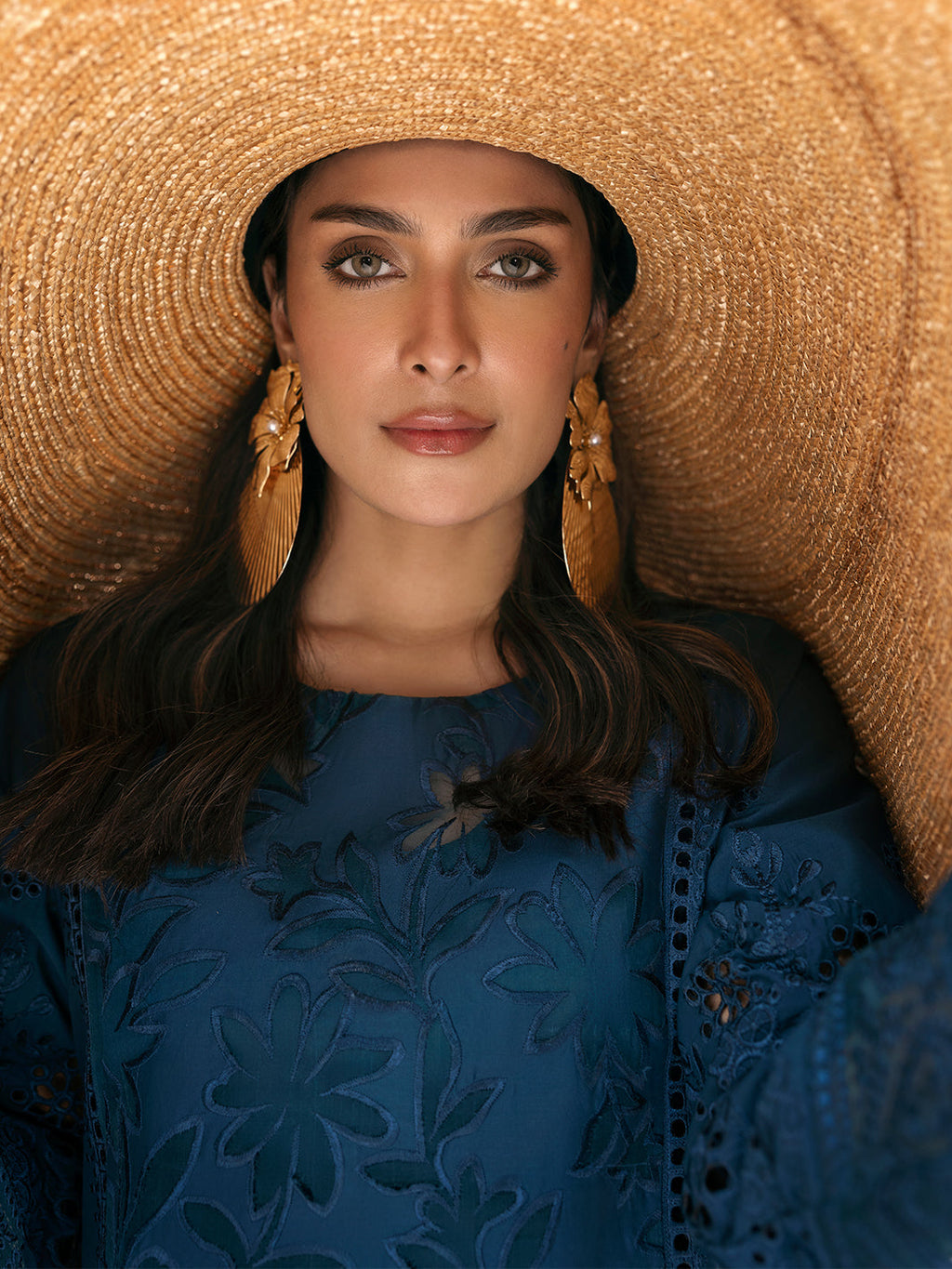 Mahnur | Sirena Luxury Lawn 25 | Iris - Riwayat-e-Khas