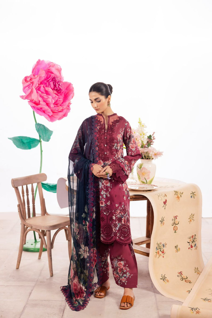 Iznik | Dahlia Embroidered Lawn | DL-11 - House Of Anaya