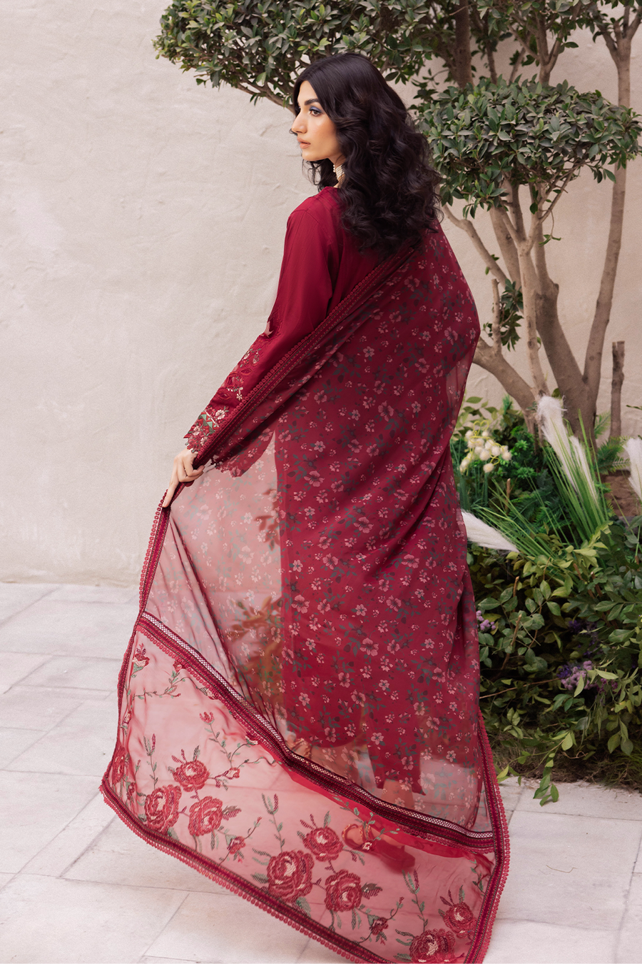 Iznik | Dahlia Embroidered Lawn | DL-01 - House Of Anaya