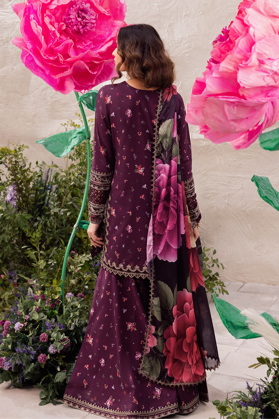 Iznik | Dahlia Embroidered Lawn | DL-06 - House Of Anaya
