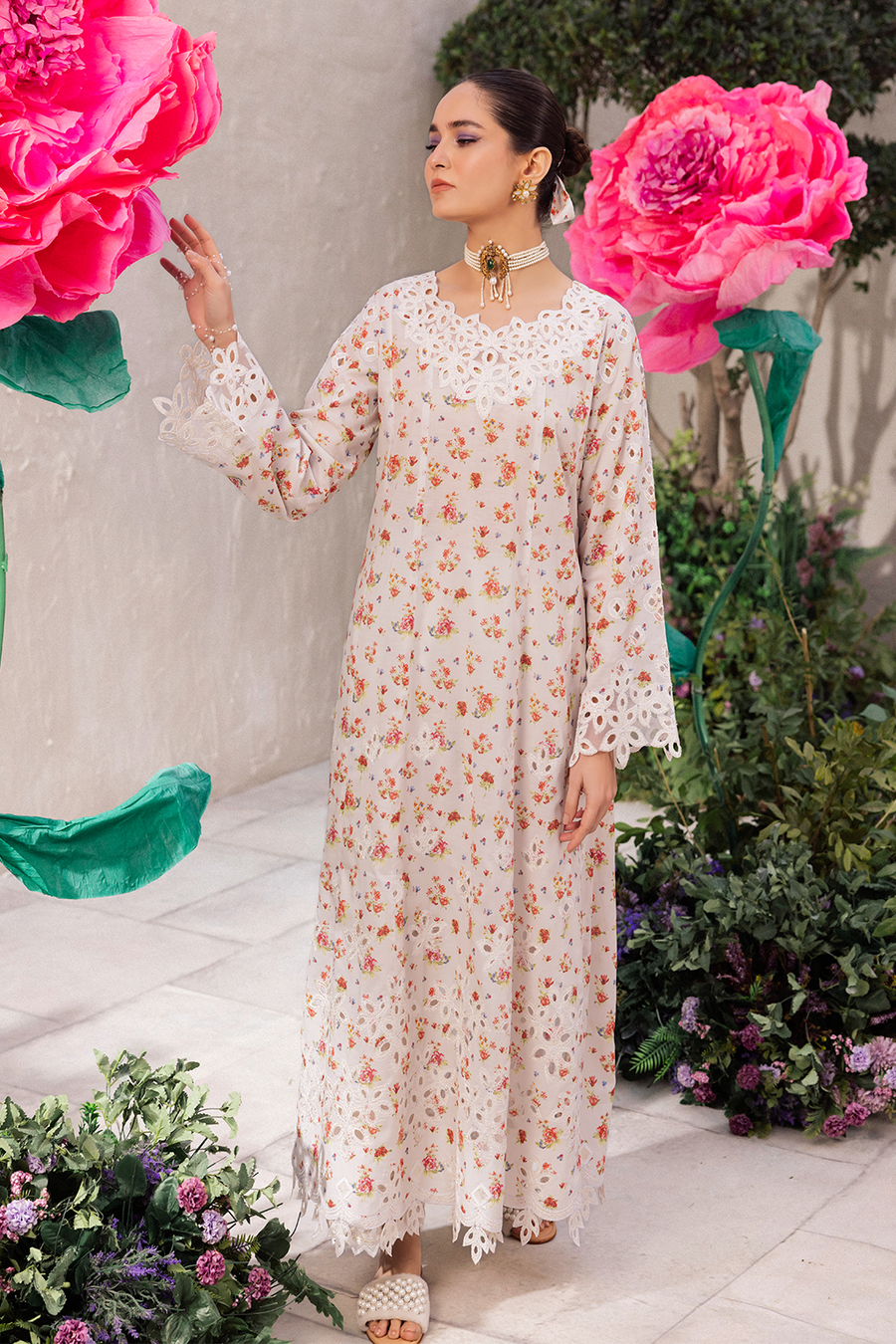 Iznik | Dahlia Embroidered Lawn | DL-05 - House Of Anaya