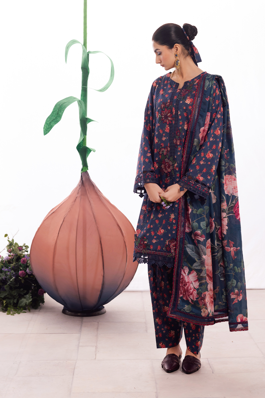 Iznik | Dahlia Embroidered Lawn | DL-07 - House Of Anaya