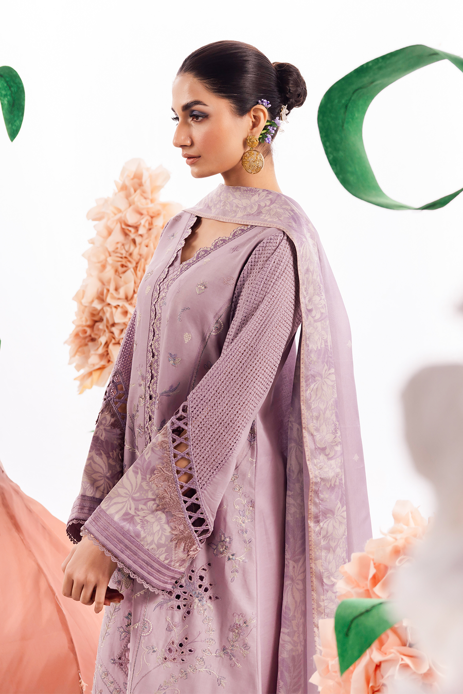 Iznik | Dahlia Embroidered Lawn | DL-04 - House Of Anaya