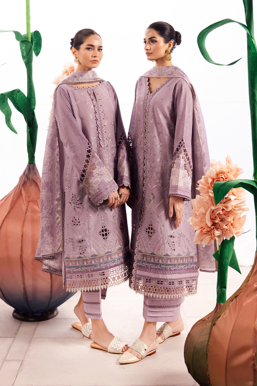 Iznik | Dahlia Embroidered Lawn | DL-04 - House Of Anaya