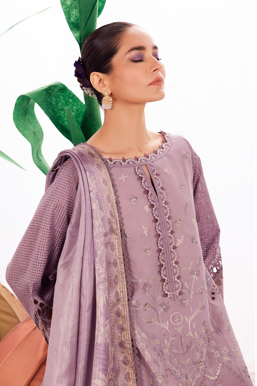 Iznik | Dahlia Embroidered Lawn | DL-04 - House Of Anaya