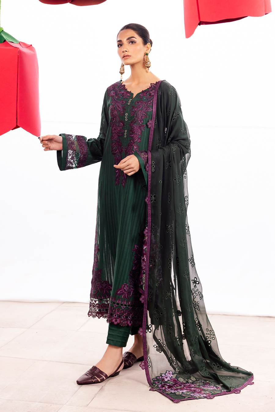 Iznik | Dahlia Embroidered Lawn | DL-02 - House Of Anaya