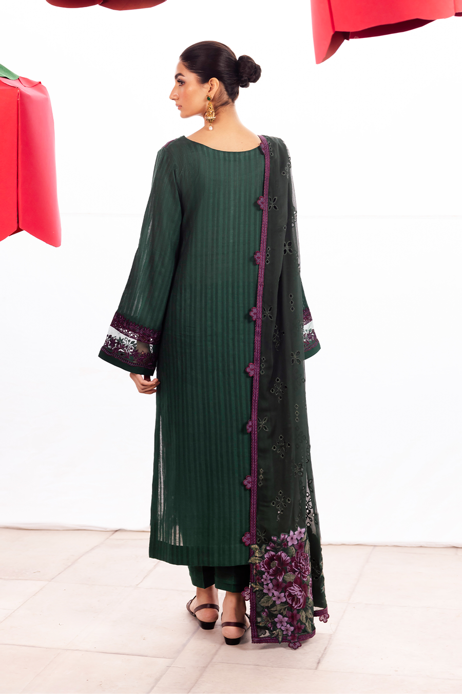 Iznik | Dahlia Embroidered Lawn | DL-02 - House Of Anaya