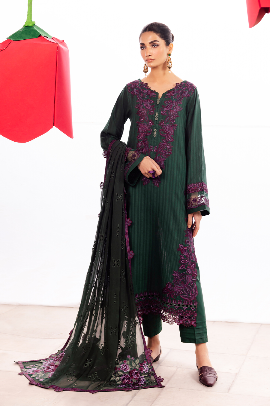 Iznik | Dahlia Embroidered Lawn | DL-02 - House Of Anaya
