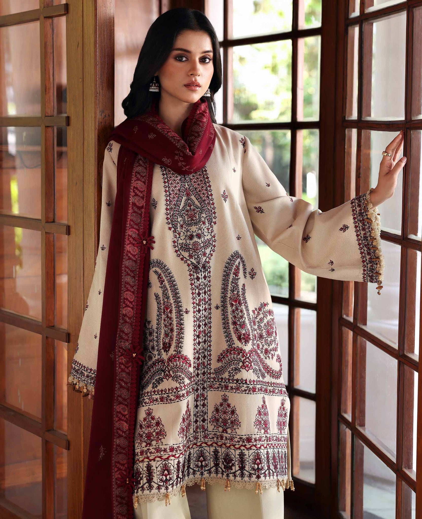 Republic Womenswear | Amaris Luxury Shawl 25 | Liora