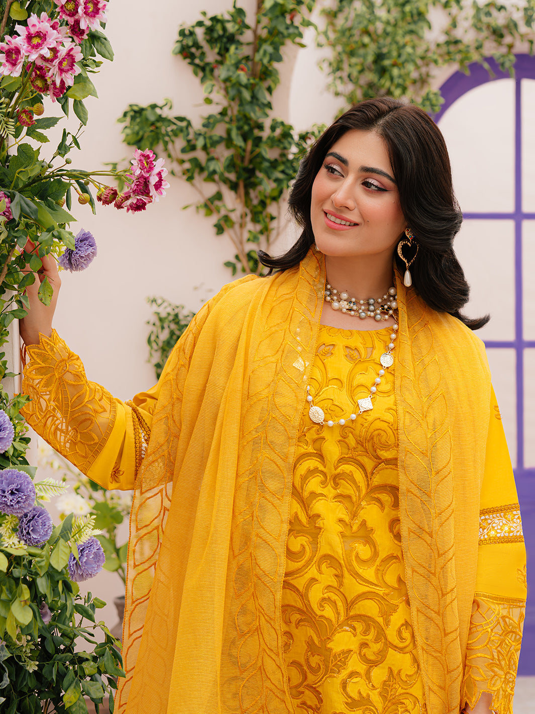 Mahnur | Allenura Luxury Lawn 24 | MERIDIAN - Riwayat-e-Khas