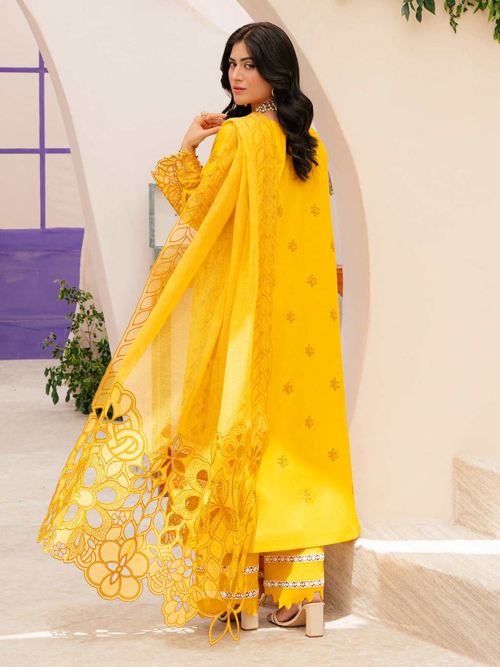 Mahnur | Allenura Luxury Lawn 24 | MERIDIAN - Riwayat-e-Khas