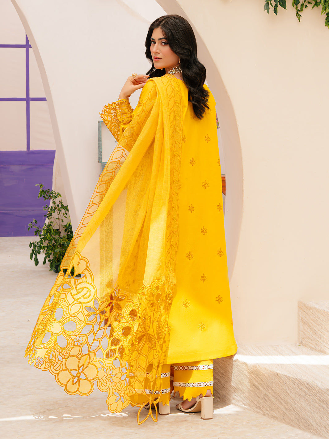 Mahnur | Allenura Luxury Lawn 24 | MERIDIAN - Riwayat-e-Khas
