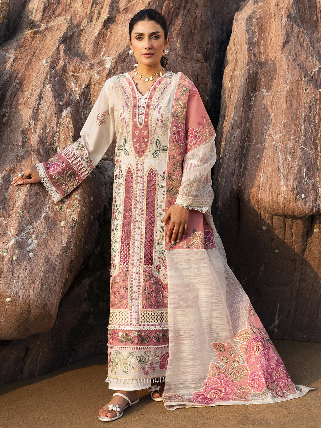 Mahnur | Sirena Luxury Lawn 25 | Magnolia - Riwayat-e-Khas