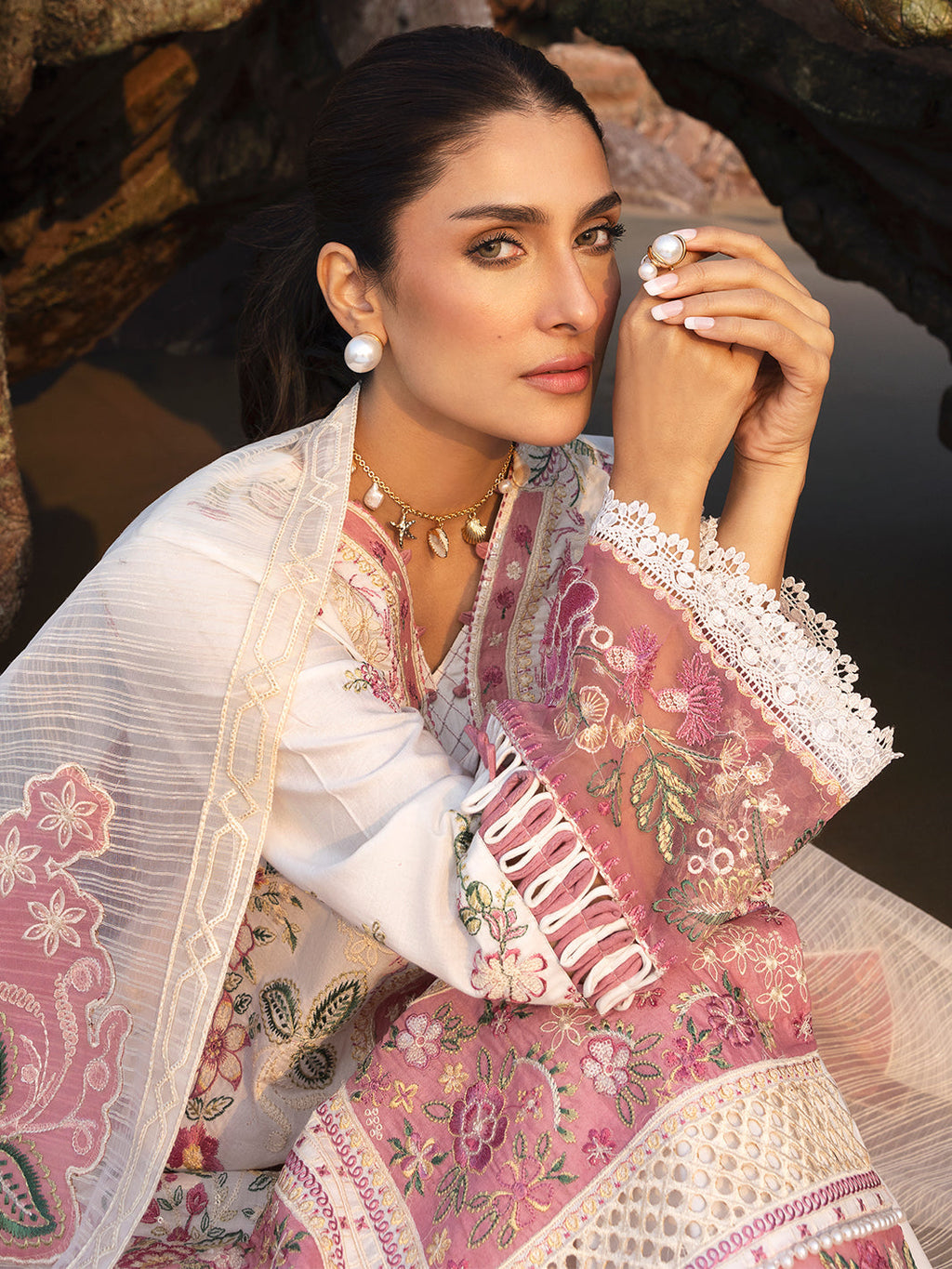 Mahnur | Sirena Luxury Lawn 25 | Magnolia - Riwayat-e-Khas