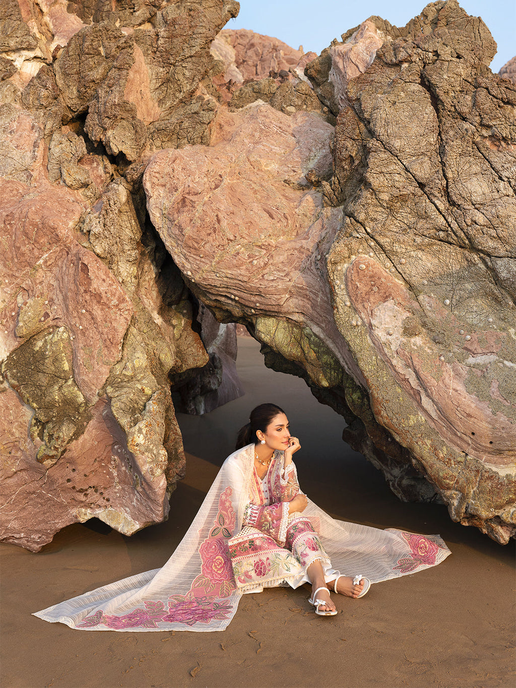 Mahnur | Sirena Luxury Lawn 25 | Magnolia - Riwayat-e-Khas