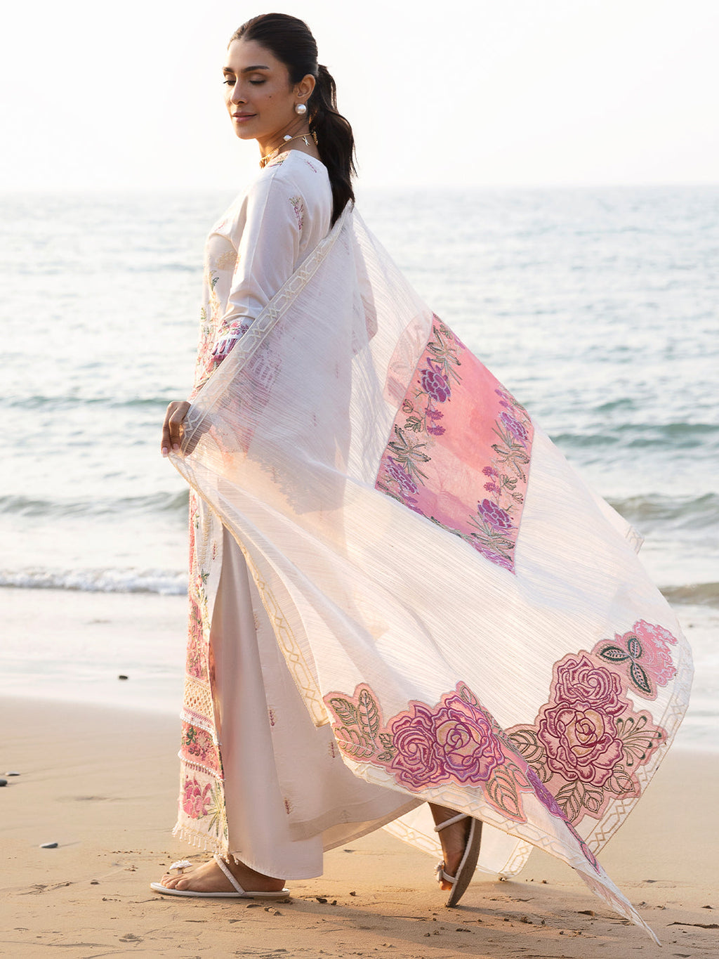 Mahnur | Sirena Luxury Lawn 25 | Magnolia - Riwayat-e-Khas