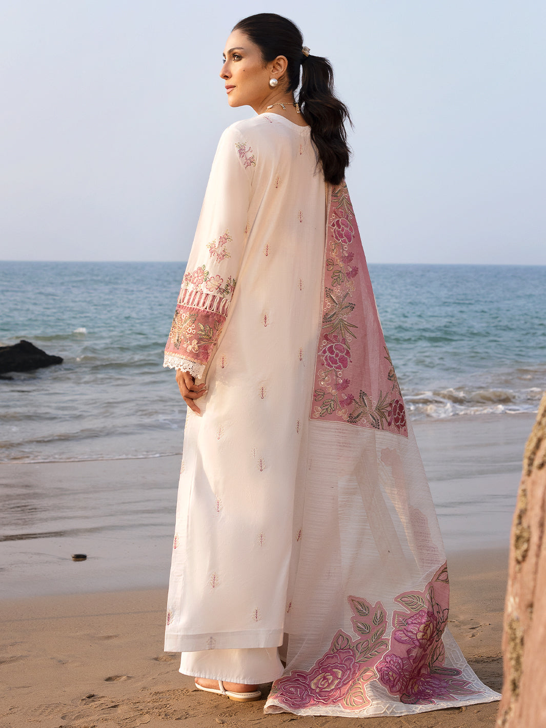 Mahnur | Sirena Luxury Lawn 25 | Magnolia - Riwayat-e-Khas
