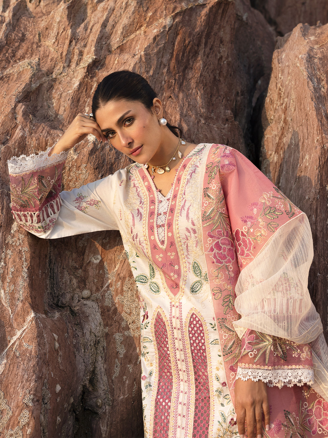 Mahnur | Sirena Luxury Lawn 25 | Magnolia - Riwayat-e-Khas
