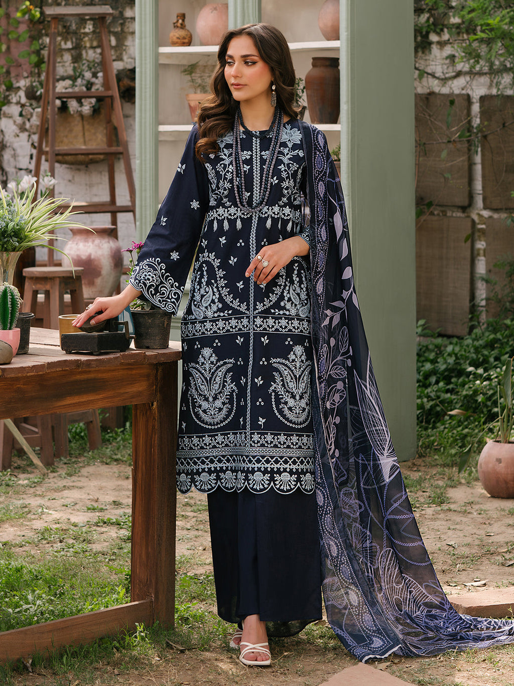 Mahnur | Masakali Luxury Lawn 24 | MK 03 - B - Riwayat-e-Khas
