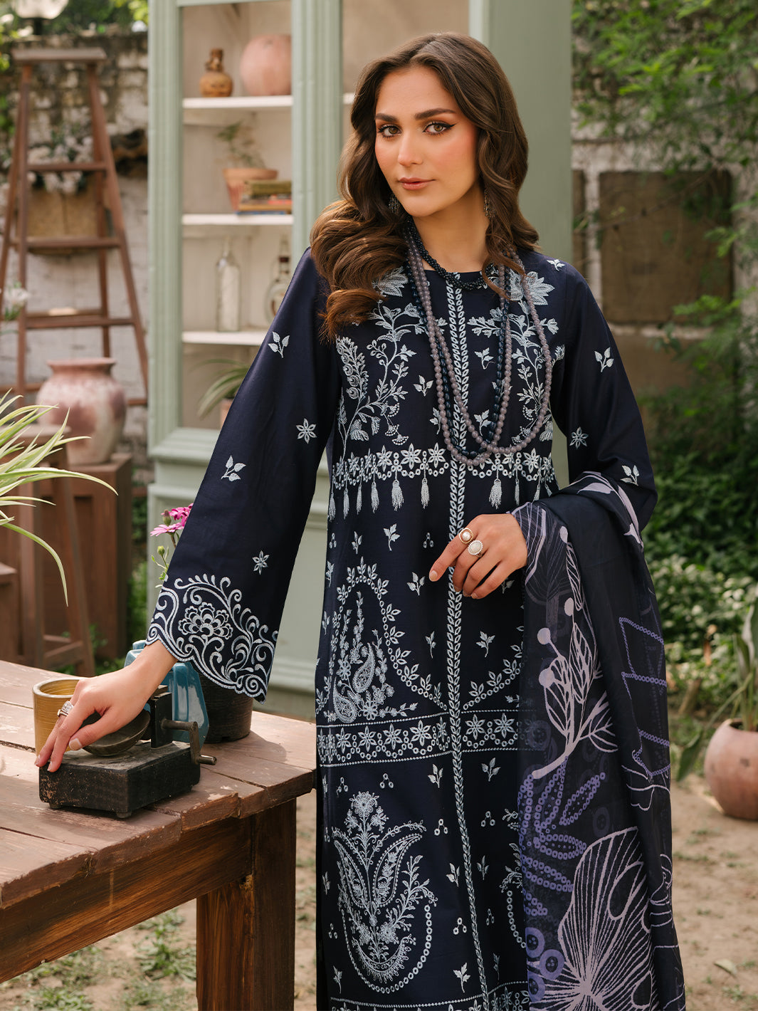 Mahnur | Masakali Luxury Lawn 24 | MK 03 - B - Riwayat-e-Khas