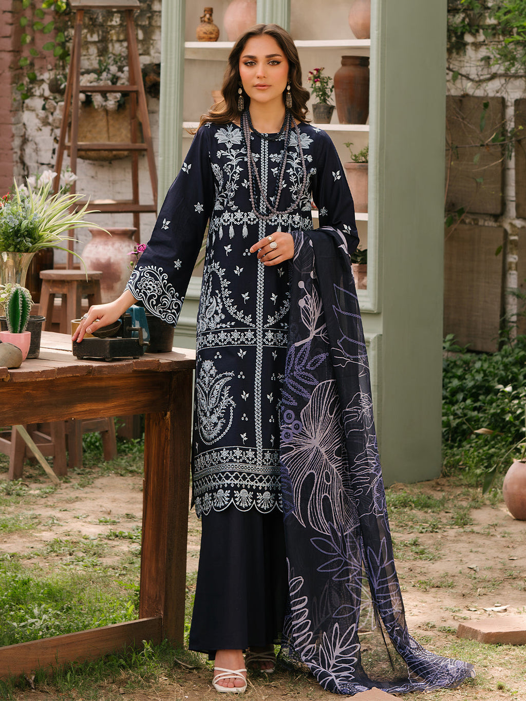 Mahnur | Masakali Luxury Lawn 24 | MK 03 - B - Riwayat-e-Khas