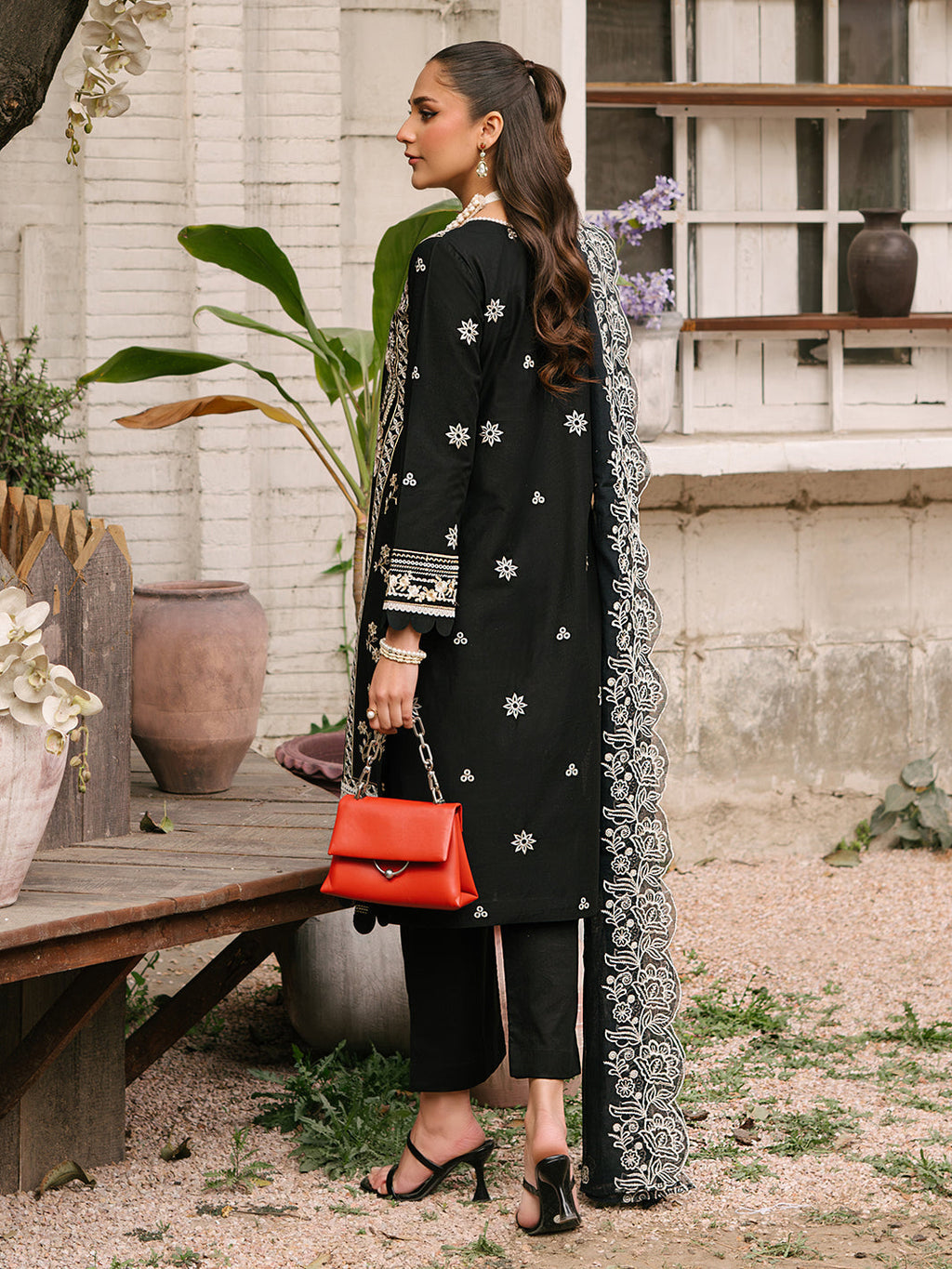 Mahnur | Masakali Luxury Lawn 24 | MK 04 - A - Riwayat-e-Khas