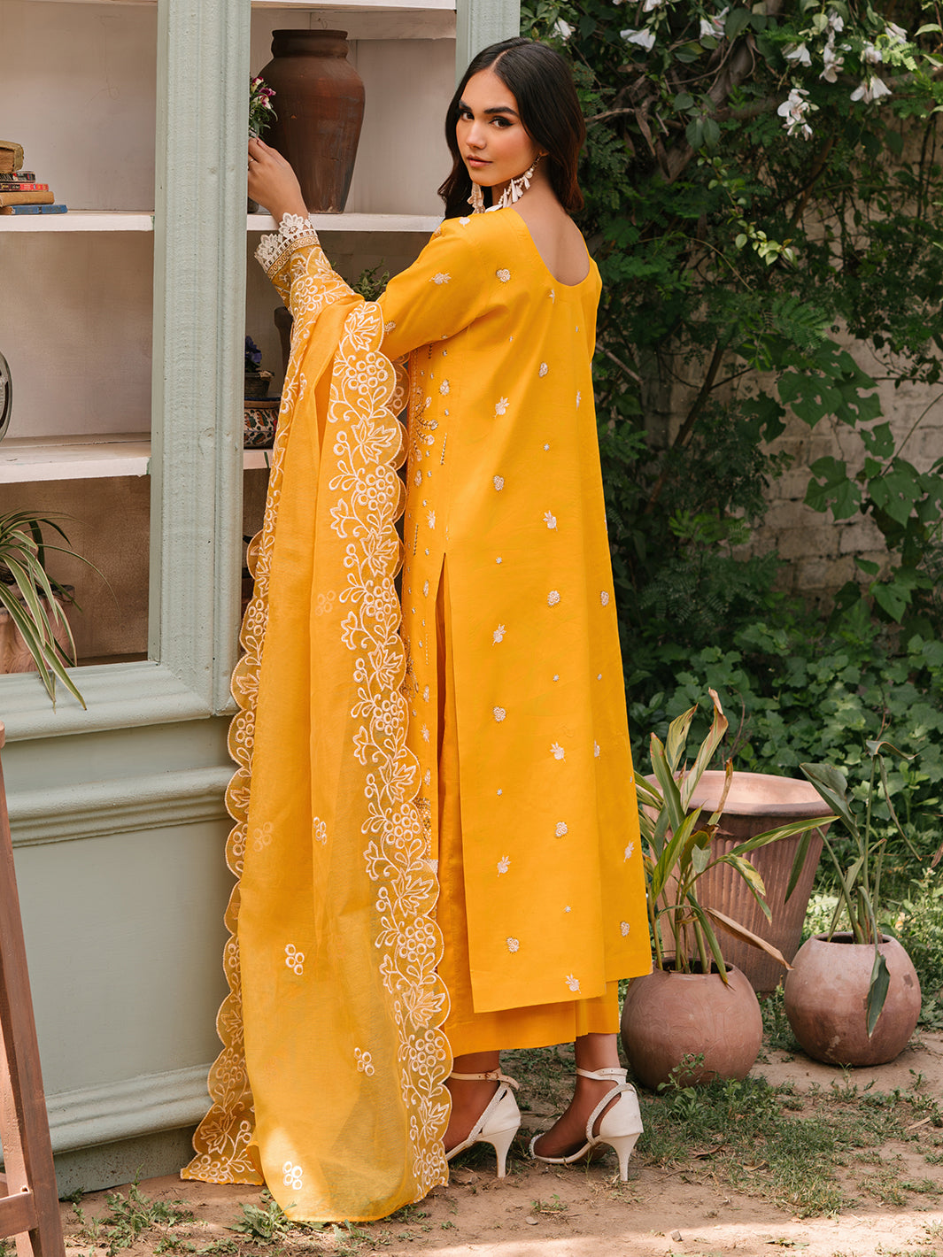 Mahnur | Masakali Luxury Lawn 24 | MK 06 - A - Riwayat-e-Khas