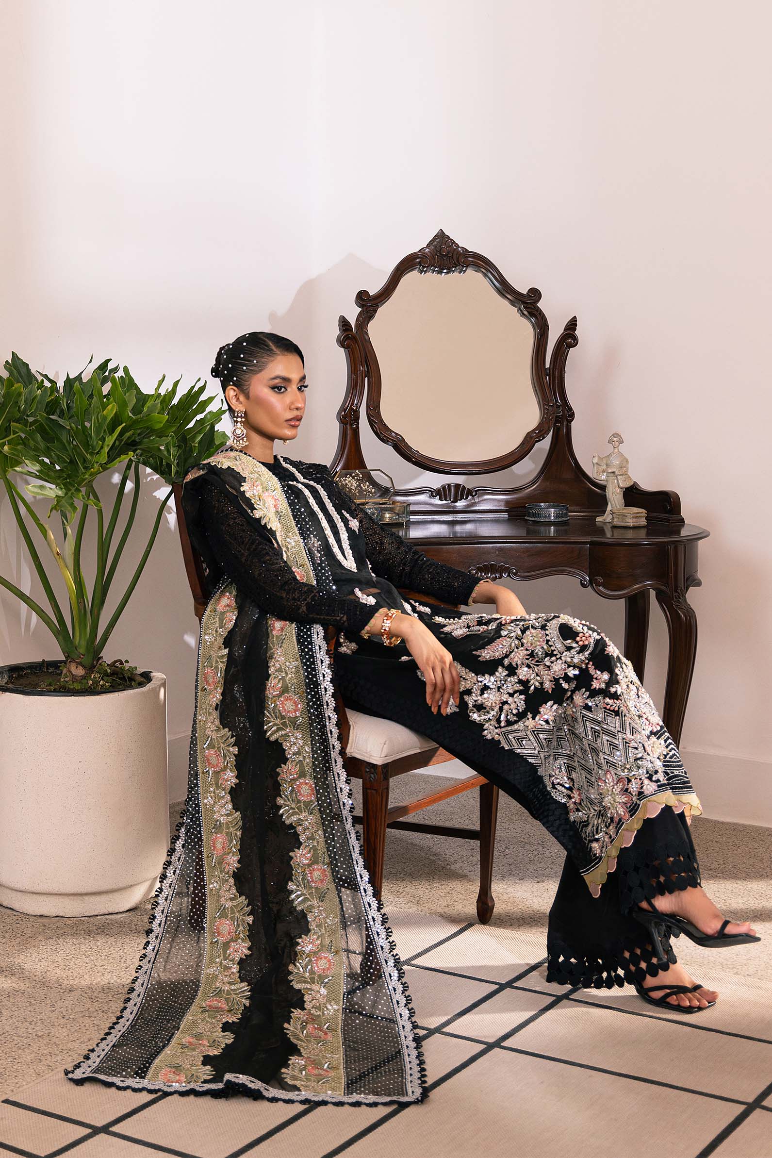 Maryam Hussain | Marwa Luxury Formals 24 | Sitara - Riwayat-e-Khas