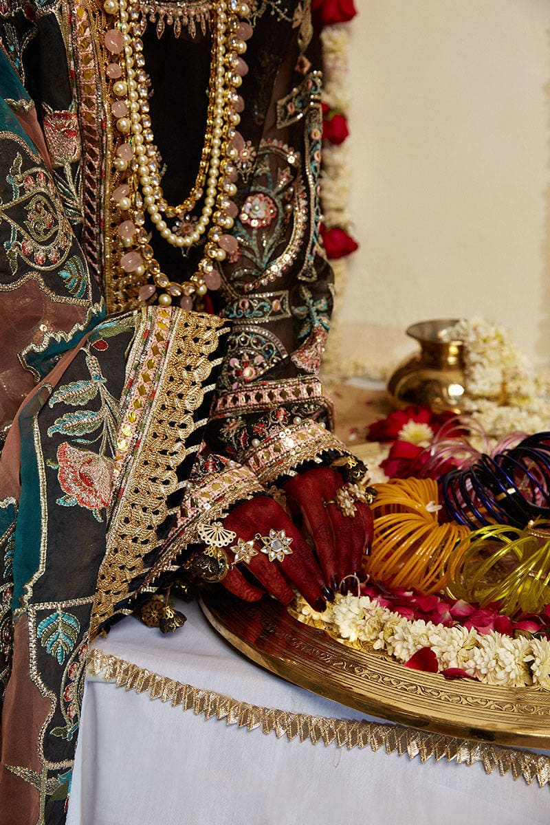 Mohsin Naveed Ranjha – MNR – BASGUL – ZWU23-22 – Soot - Riwayat-e-khas