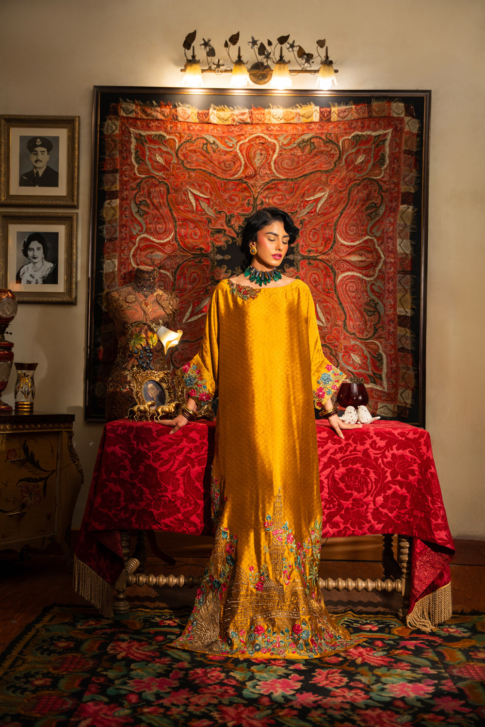 Nilofer Shahid | Aatish the Fire Within | Sunehri (1pc) ��?����?? Aatish The Fire within - Riwayat-e-Khas