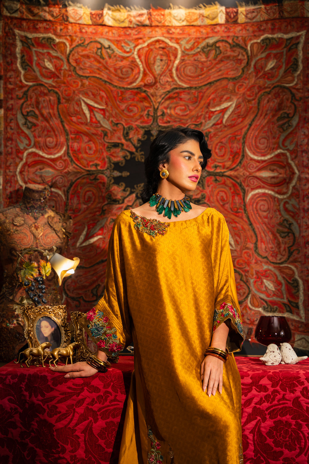 Nilofer Shahid | Aatish the Fire Within | Sunehri (1pc) ��?����?? Aatish The Fire within - Riwayat-e-Khas