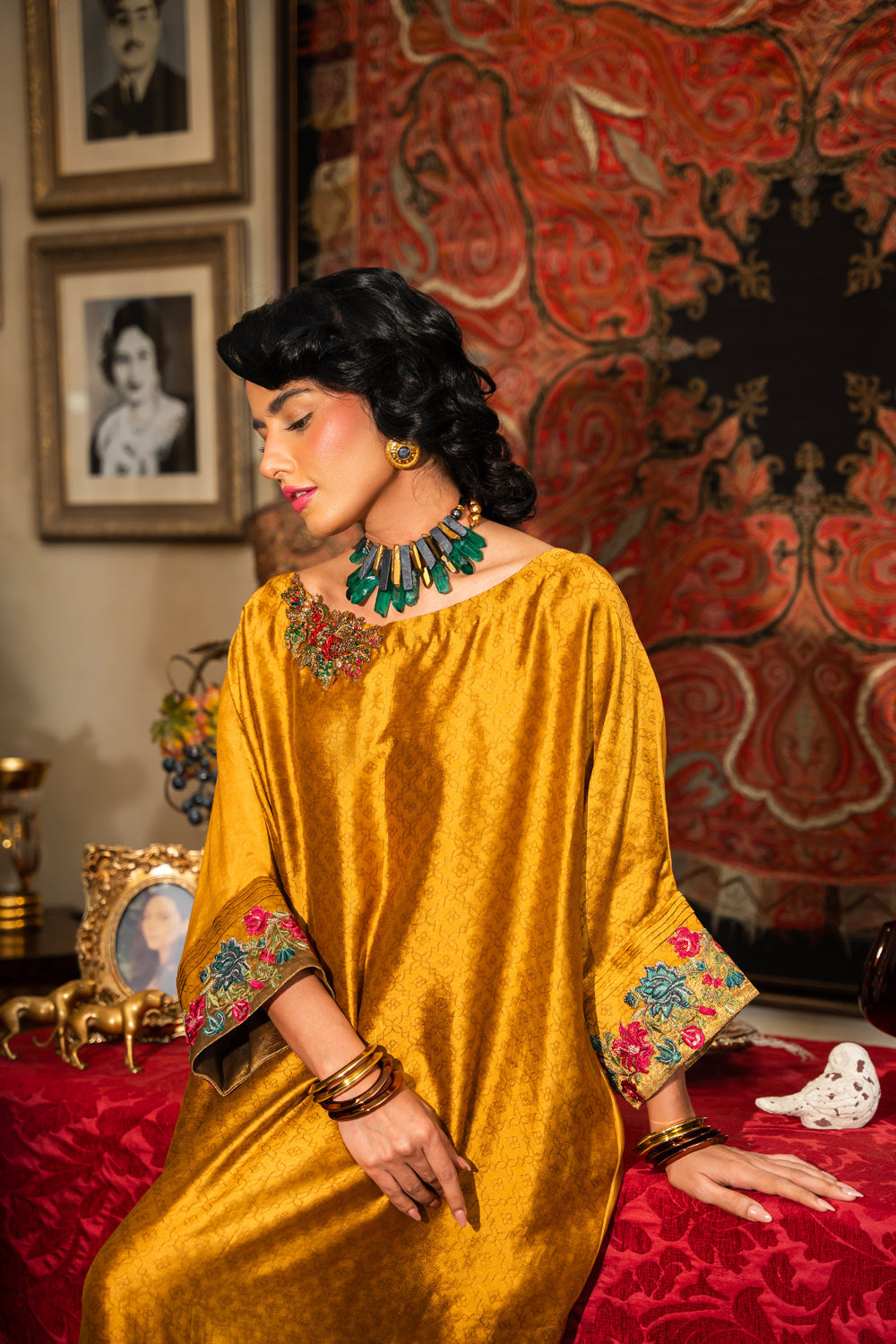 Nilofer Shahid | Aatish the Fire Within | Sunehri (1pc) ��?����?? Aatish The Fire within - Riwayat-e-Khas