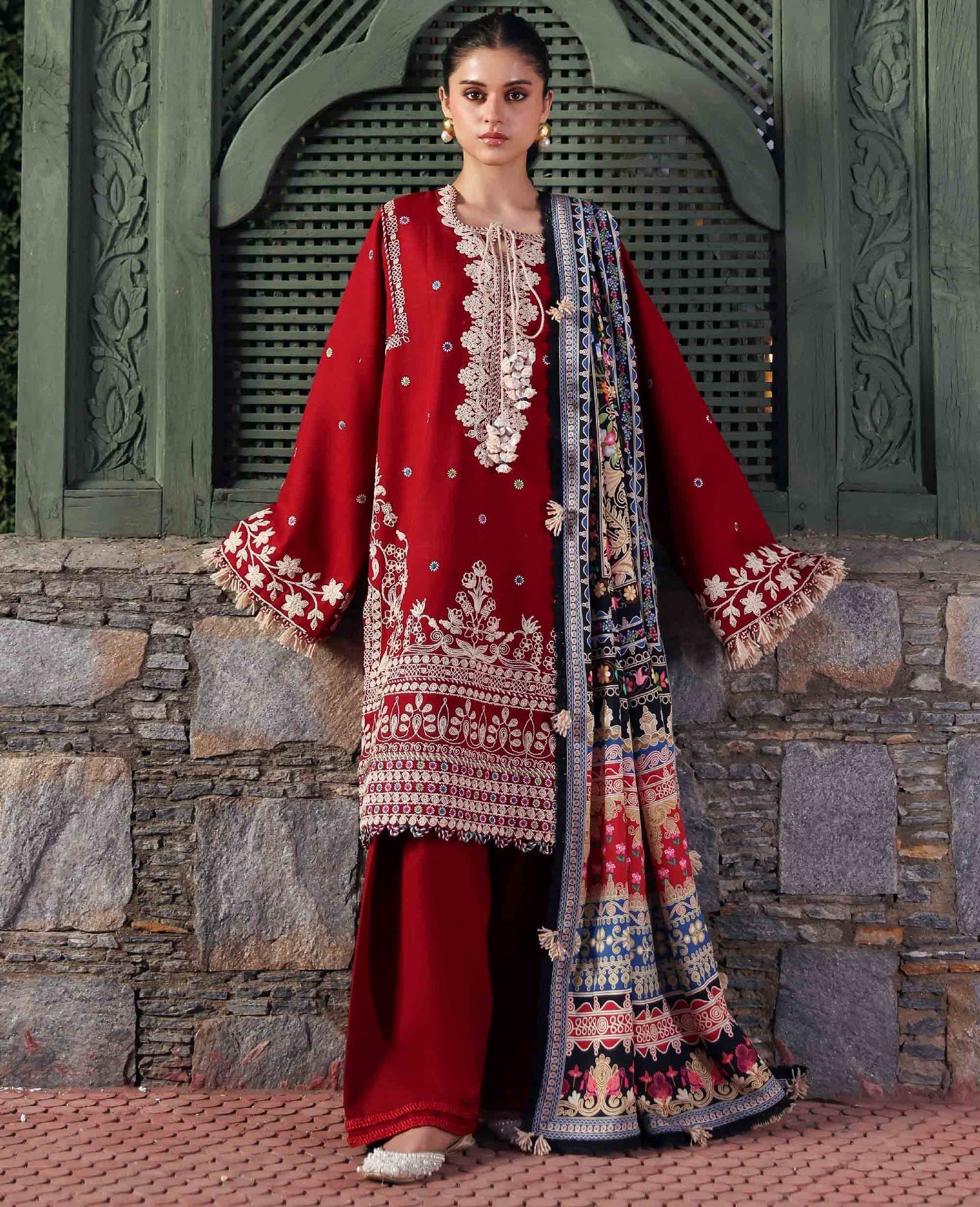 Republic Womenswear | Amaris Luxury Shawl 25 | Orlena