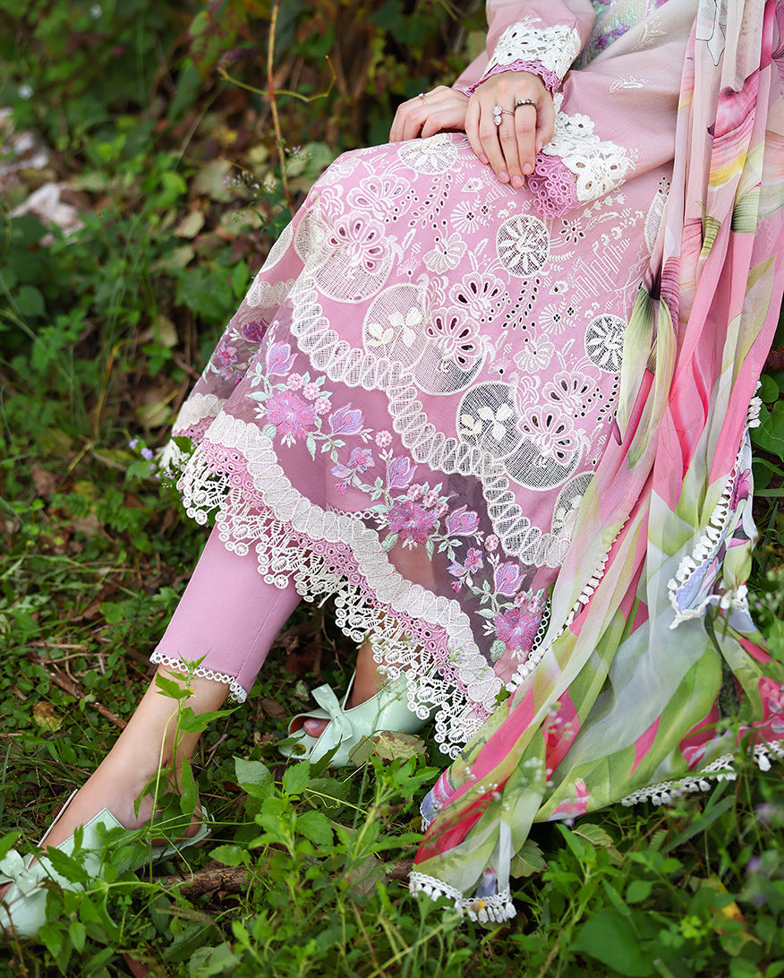 Mushq | Solace | Ombre Chikankari | Petal Pull