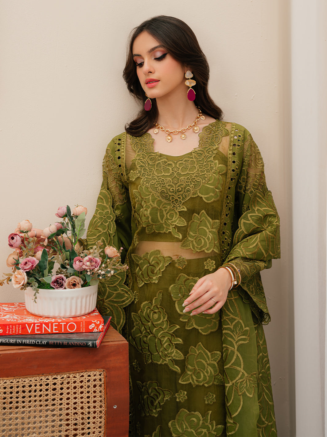 Mahnur | Allenura Luxury Lawn 24 | REVERIE - Riwayat-e-Khas