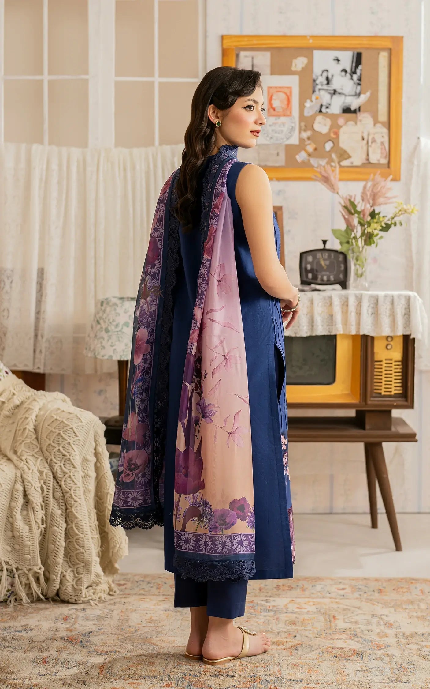 Asifa and Nabeel | Meraki Vintage 25 | Resham (MVL25-18) - Riwayat-e-Khas