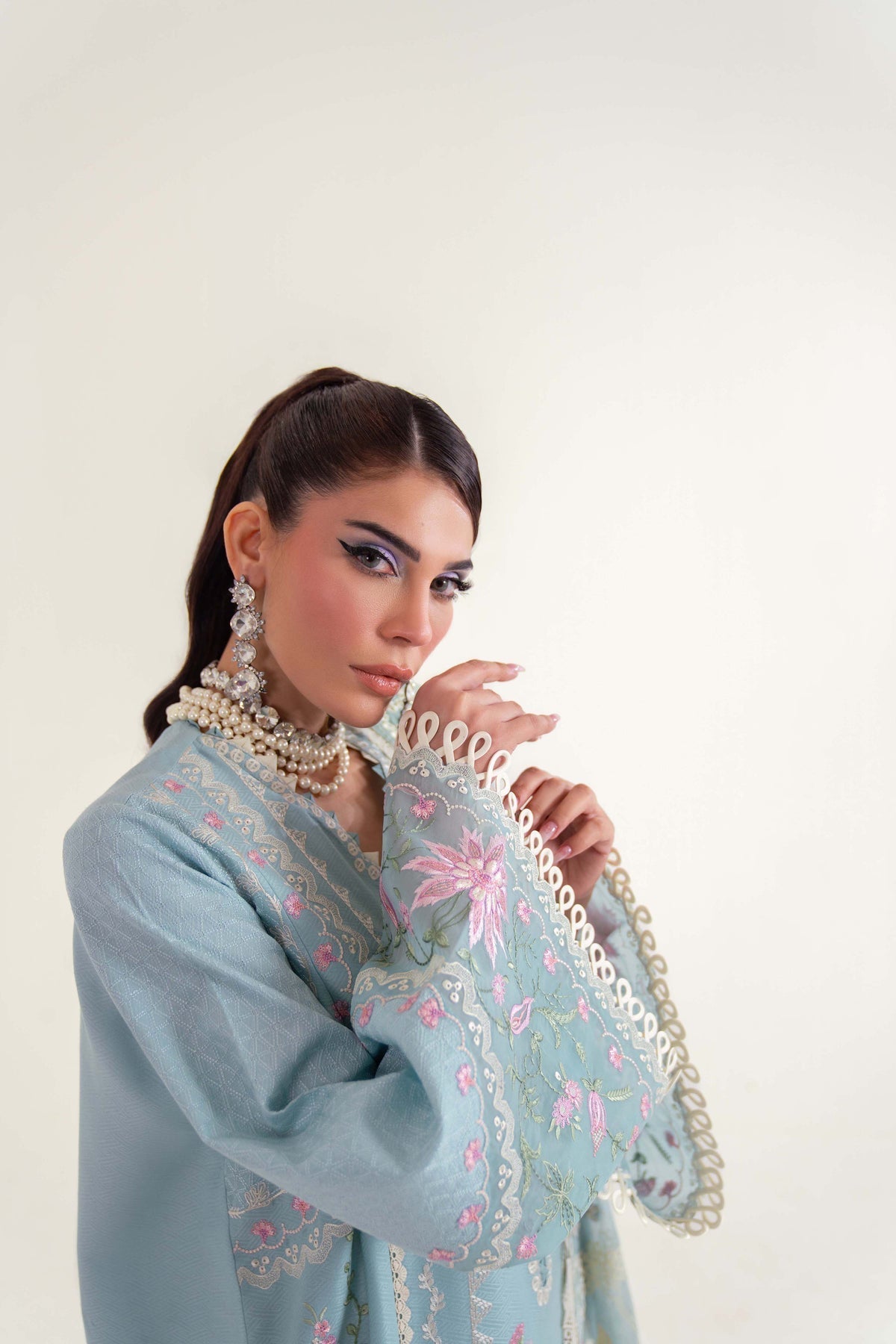 Sable Vogue | Luxury Lawn 25 | SL-06-25-V2