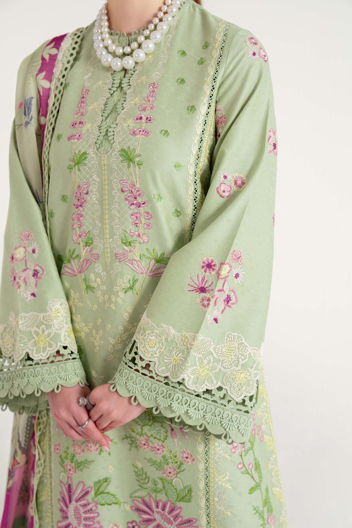 Sable Vogue | Luxury Lawn 25 | SL-09-25-V2