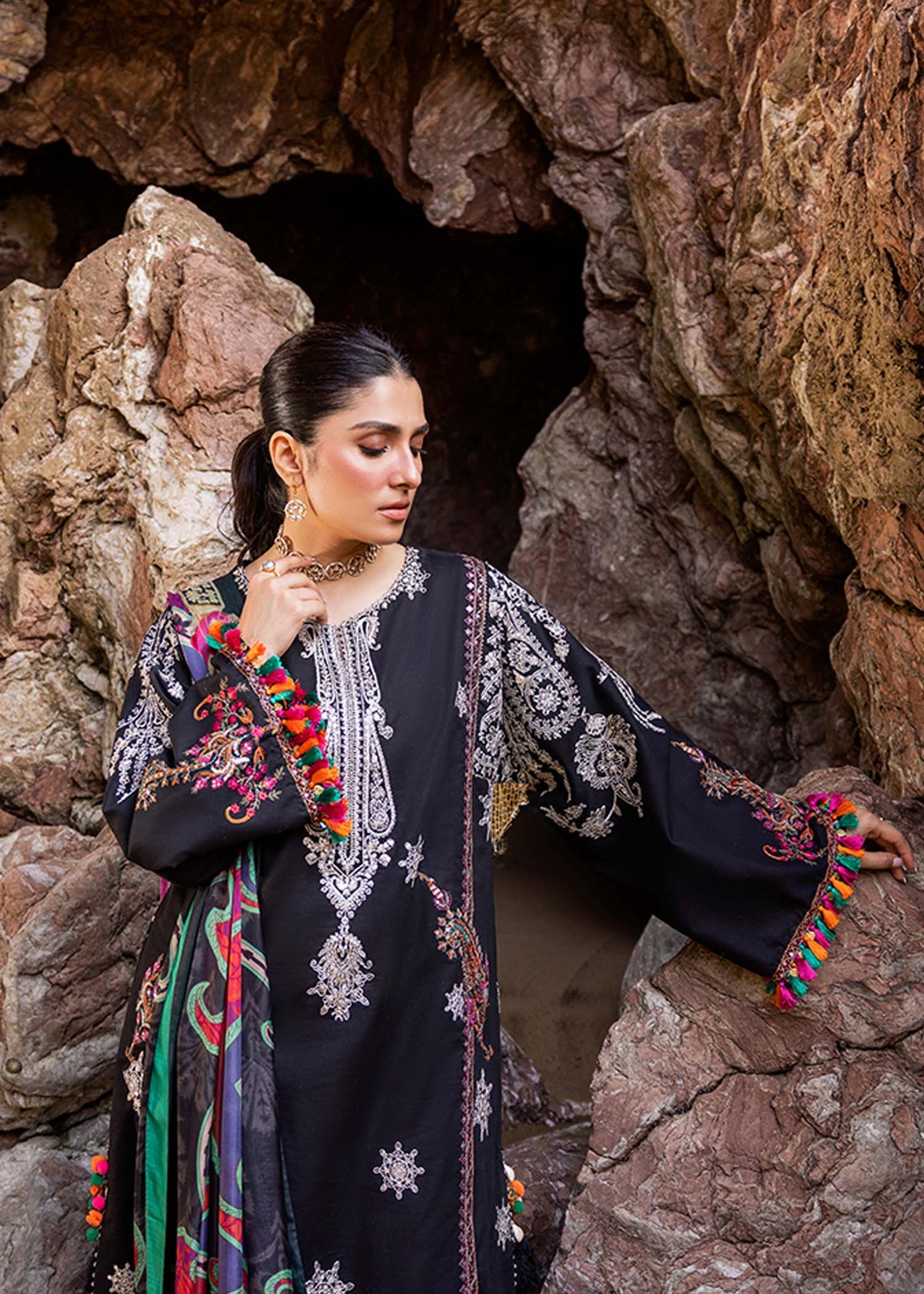 Sadaf Fawad Khan | Siraa Luxury Lawn 24| Nuha (A) - House Of Anaya