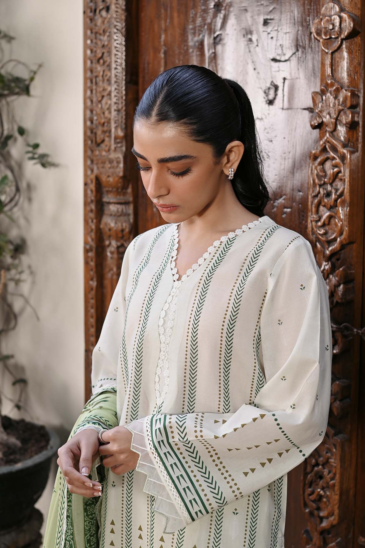 Sahar | Print Edit SS24 | P-16 - Riwayat-e-Khas