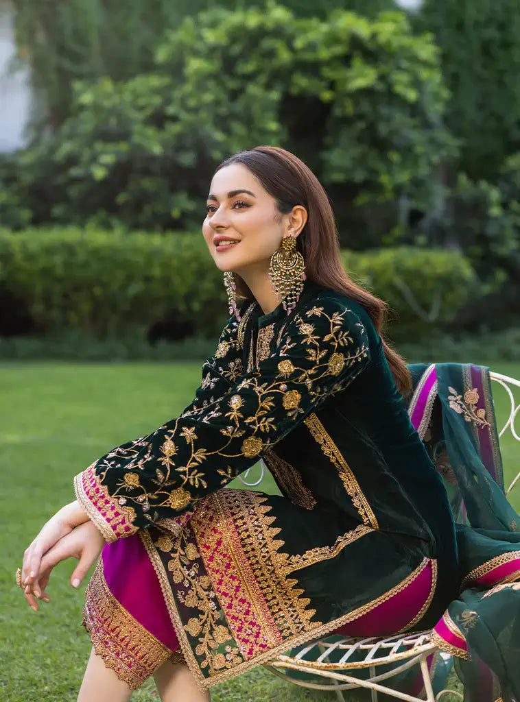 Zainab Chottani | Stitched Velvet 2022 | Pareeshay - Riwayat-e-Khas