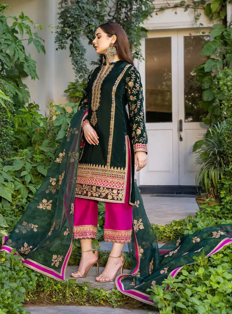 Zainab Chottani | Stitched Velvet 2022 | Pareeshay - Riwayat-e-Khas