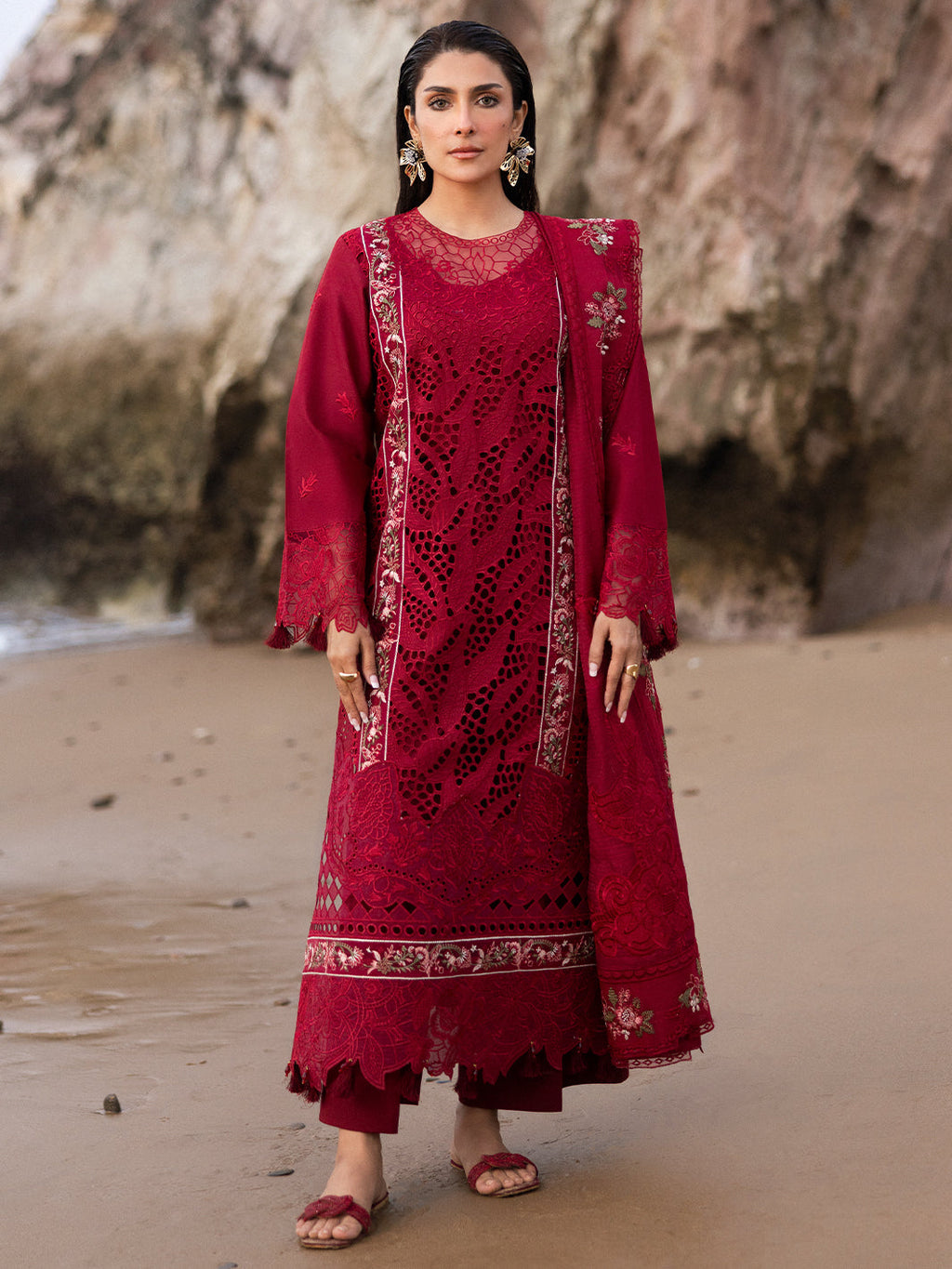 Mahnur | Sirena Luxury Lawn 25 | Scarlett - Riwayat-e-Khas