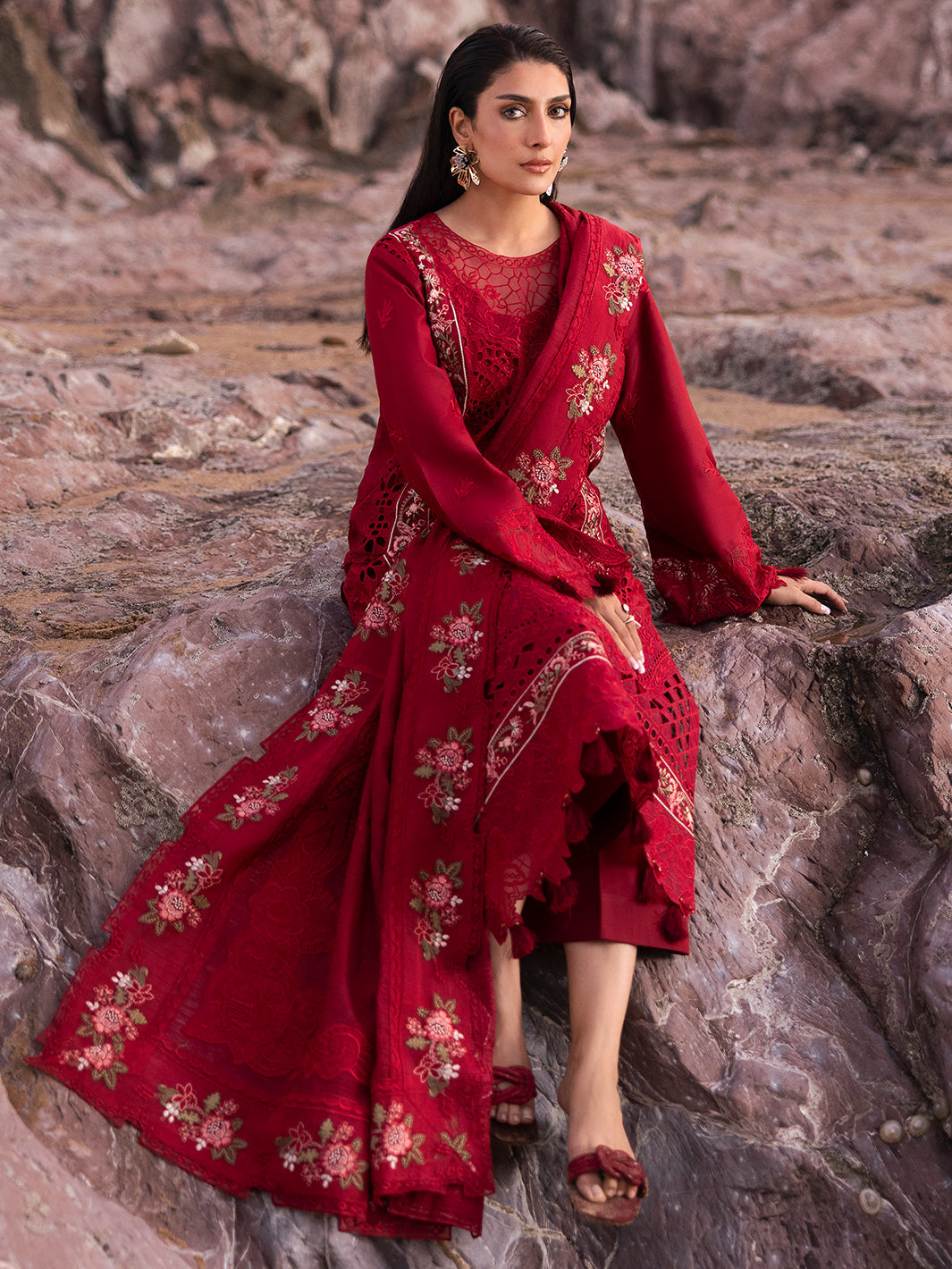 Mahnur | Sirena Luxury Lawn 25 | Scarlett - Riwayat-e-Khas