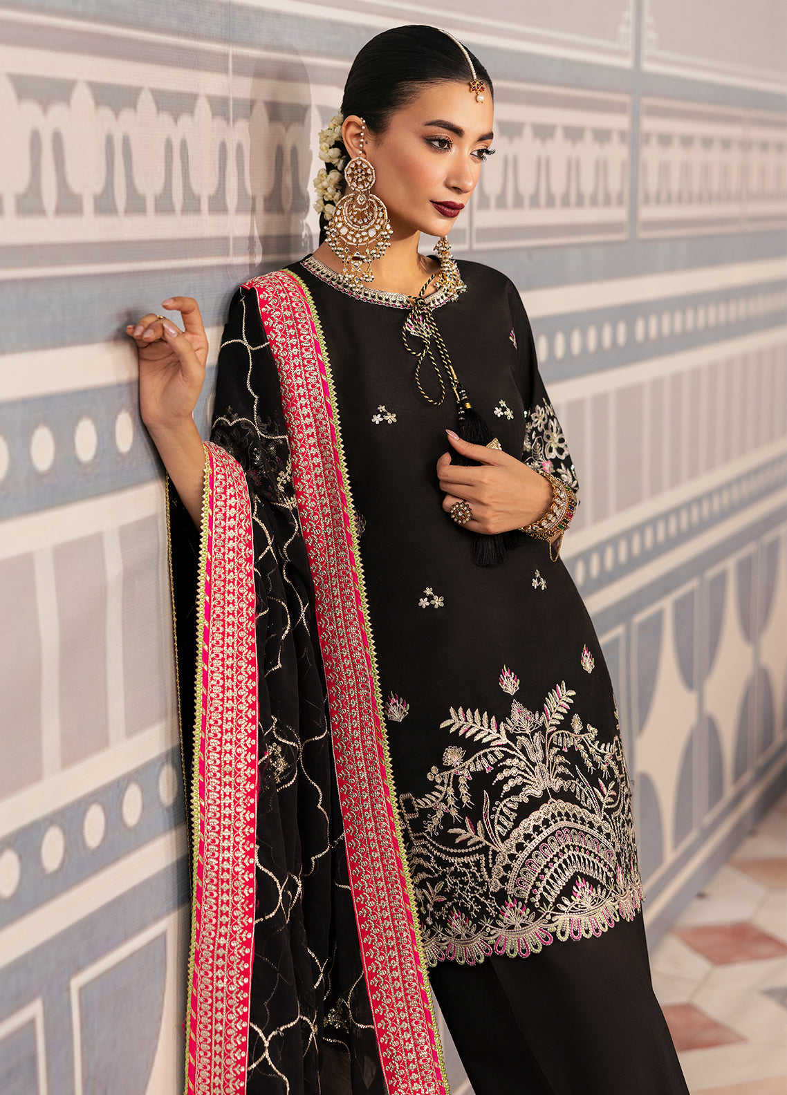 Sahane | There She Glows  | TSG-01 Noir - Riwayat-e-Khas