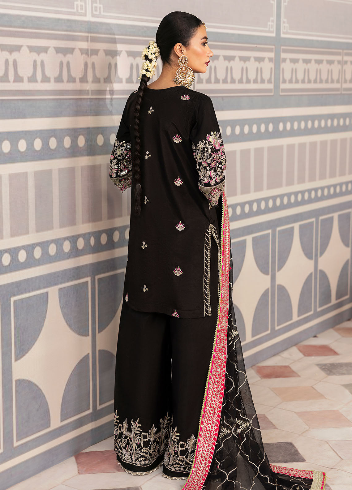 Sahane | There She Glows  | TSG-01 Noir - Riwayat-e-Khas