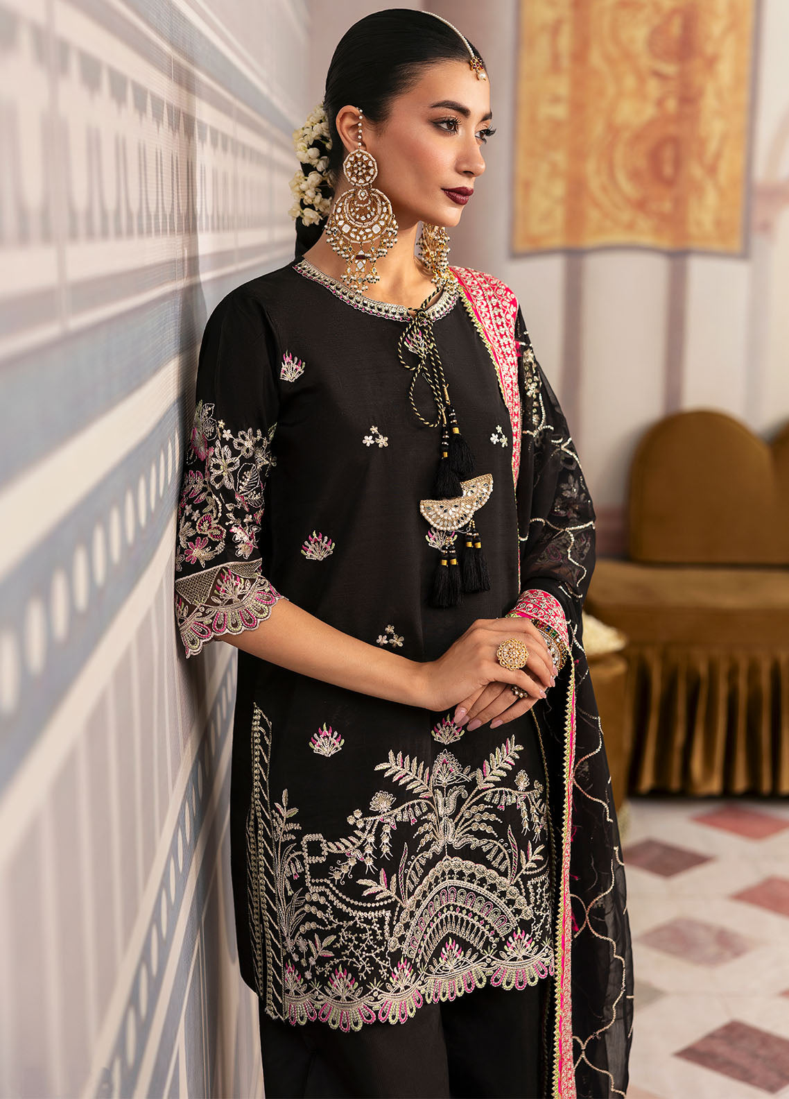 Sahane | There She Glows  | TSG-01 Noir - Riwayat-e-Khas