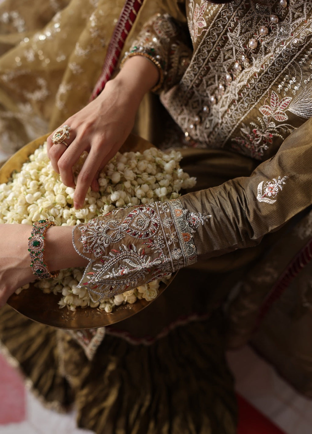 Sahane | There She Glows  | TSG-02 Olivine - There She Glows - Riwayat-e-Khas